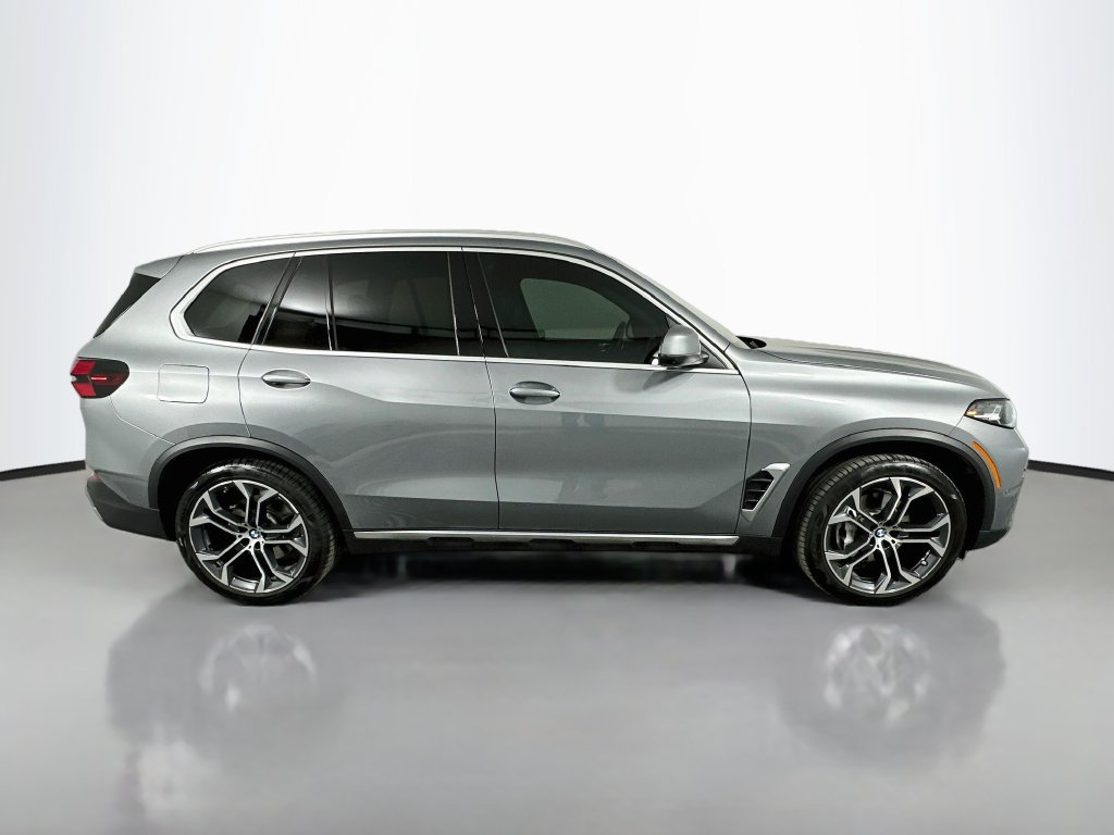 Certified 2024 BMW X5 sDrive40i w/ Parking Assistance Package RWD image 4