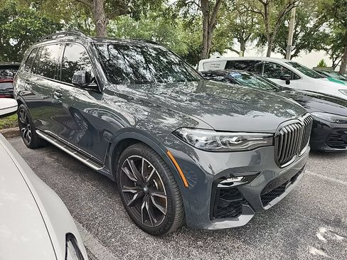 Used 2022 BMW X7 xDrive40i w/ M Sport Package AWD/4WD image 4