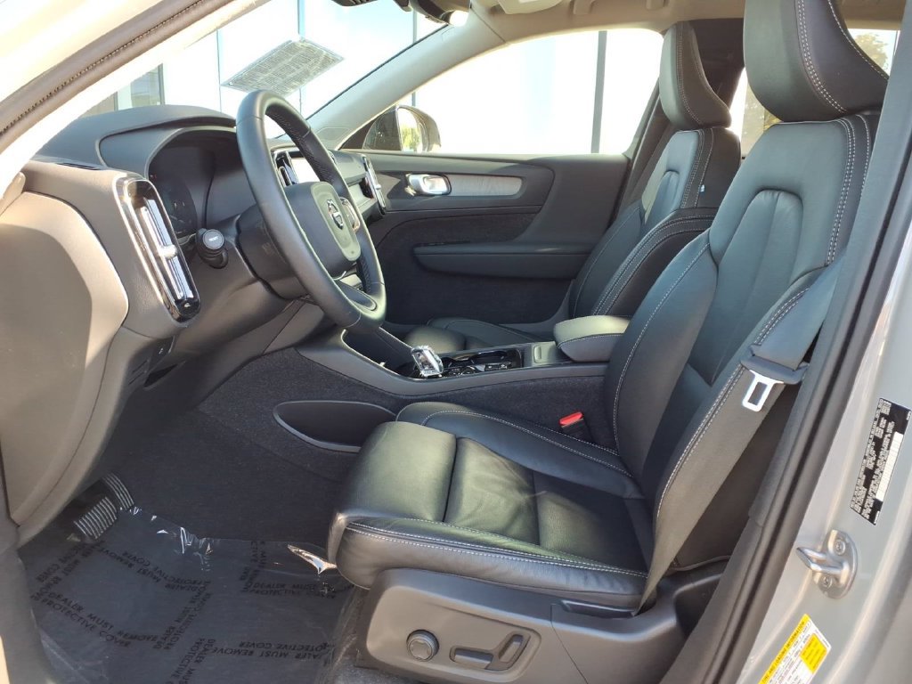 Certified 2024 Volvo XC40 B5 Plus w/ Protection Package Premier AWD/4WD image 7