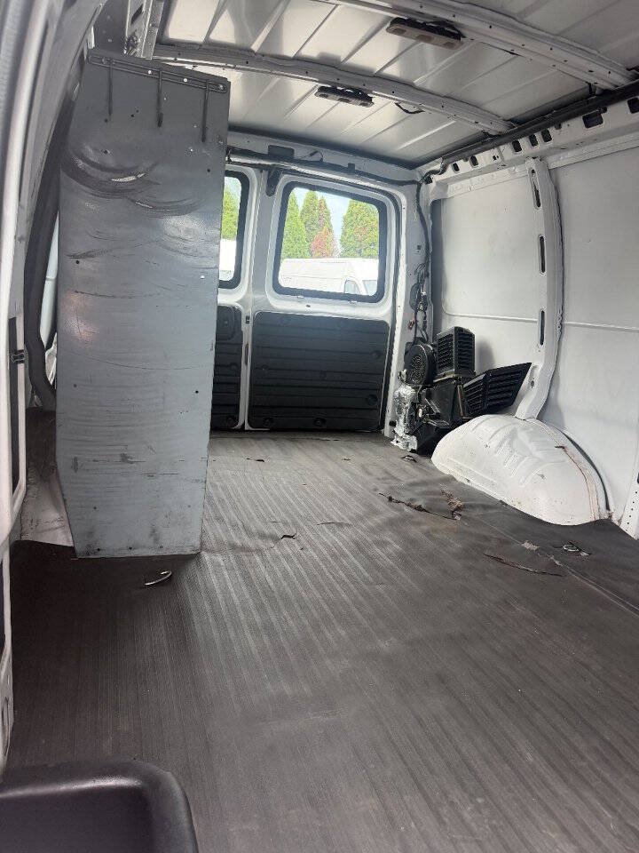 Used 2017 GMC Savana 2500 Extended RWD image 12