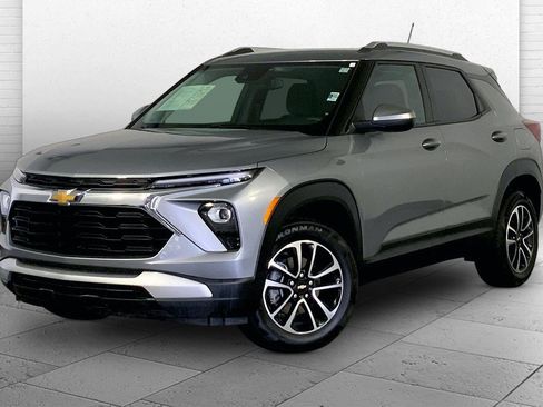 Used 2025 Chevrolet TrailBlazer LT AWD/4WD image 12