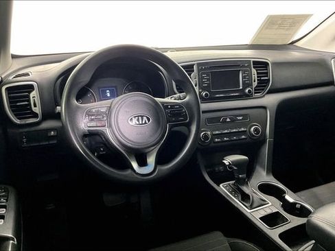 Used 2018 Kia Sportage LX FWD image 2