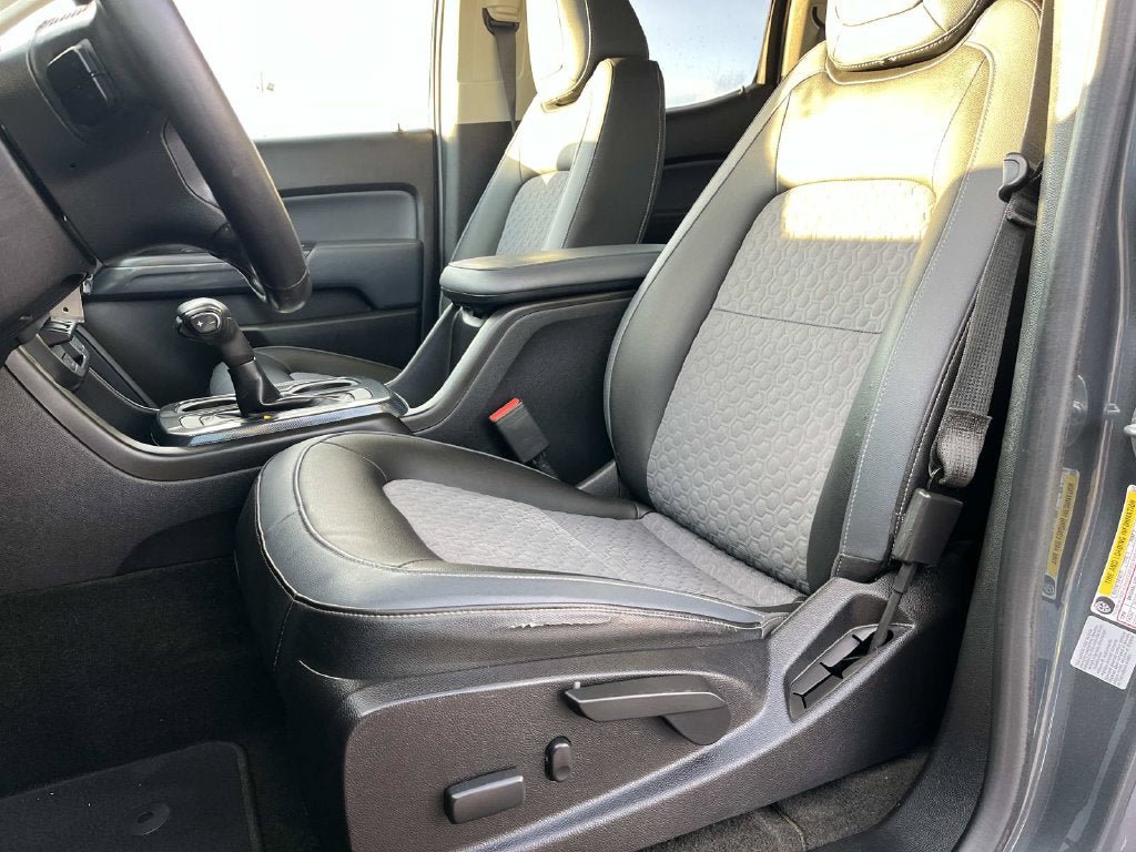 Used 2017 Chevrolet Colorado Z71 AWD/4WD image 28