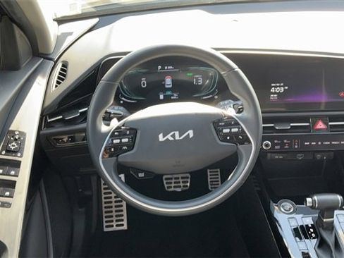 Used 2024 Kia Niro EX Touring image 25