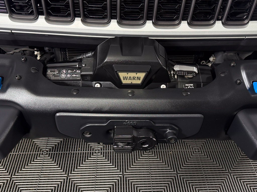 Used 2024 Jeep Wrangler Unlimited Rubicon 4xe w/ Capability Package AWD/4WD image 9