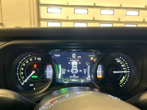 Used 2025 Jeep Wrangler Unlimited Sahara w/ Safety Group AWD/4WD image 20