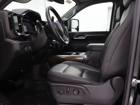 Used 2025 Chevrolet Silverado 2500 LT w/ Trail Boss Package AWD/4WD image 8