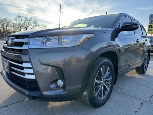 Used 2017 Toyota Highlander XLE image 12