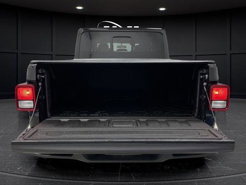 Used 2024 Jeep Gladiator Sport image 12
