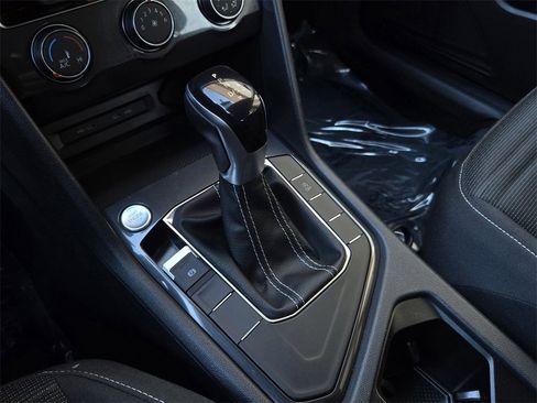 Used 2022 Volkswagen Tiguan S image 18