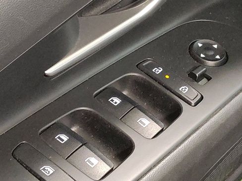 Used 2025 Hyundai Elantra SE image 27