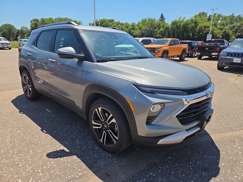 Used 2024 Chevrolet TrailBlazer LT w/ LT Cold Weather Package FWD image 6