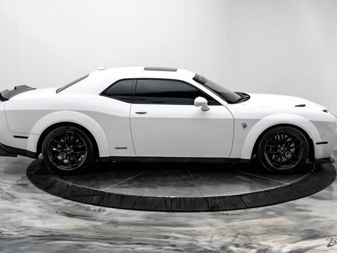 Used 2018 Dodge Challenger SRT Hellcat RWD image 25