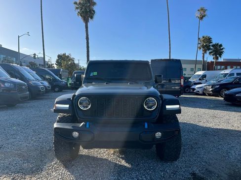 Used 2024 Jeep Wrangler Unlimited image 2