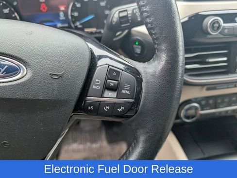 Used 2021 Ford Escape SE w/ SE Sport Appearance Package image 19