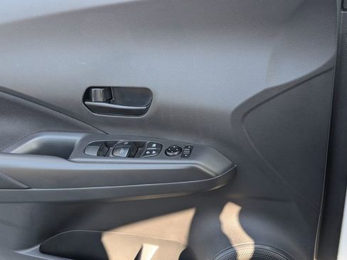 Certified 2025 Nissan Kicks Play S image 27