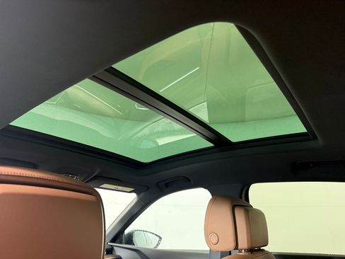 Used 2023 Audi e-tron Premium Plus w/ Premium Plus Package image 15