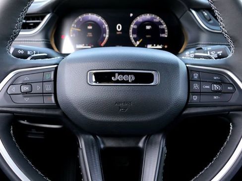 New 2025 Jeep Grand Cherokee L Laredo image 11