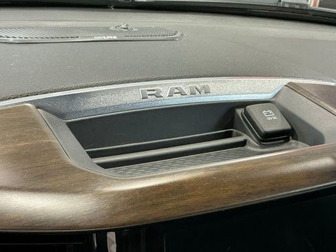 Used 2022 RAM 1500 Laramie AWD/4WD image 36