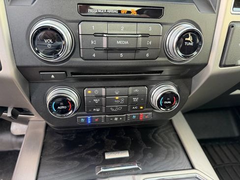 Used 2018 Ford F150 Platinum w/ Equipment Group 701A Luxury image 41