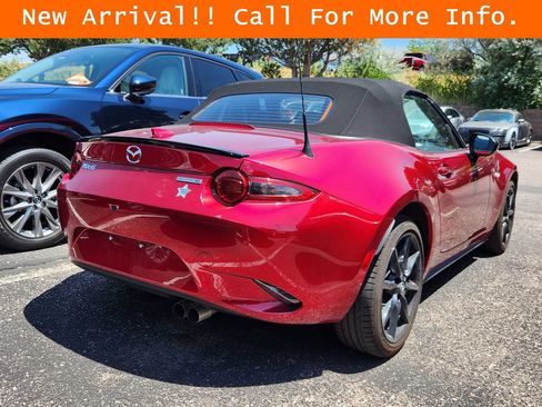 Used 2020 MAZDA MX-5 Miata Club RWD image 6