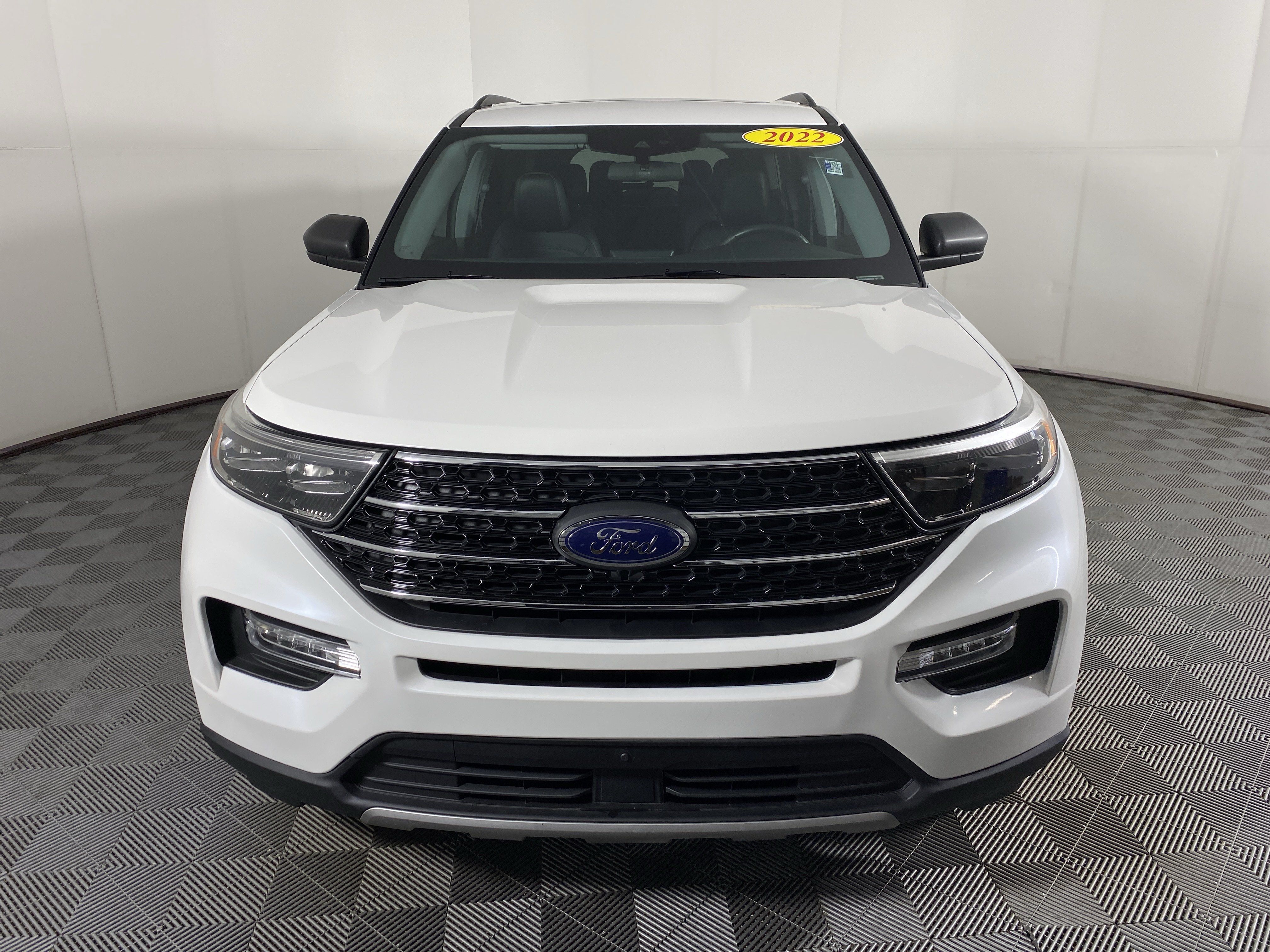 Used 2022 Ford Explorer XLT w/ Equipment Group 202A AWD/4WD image 13