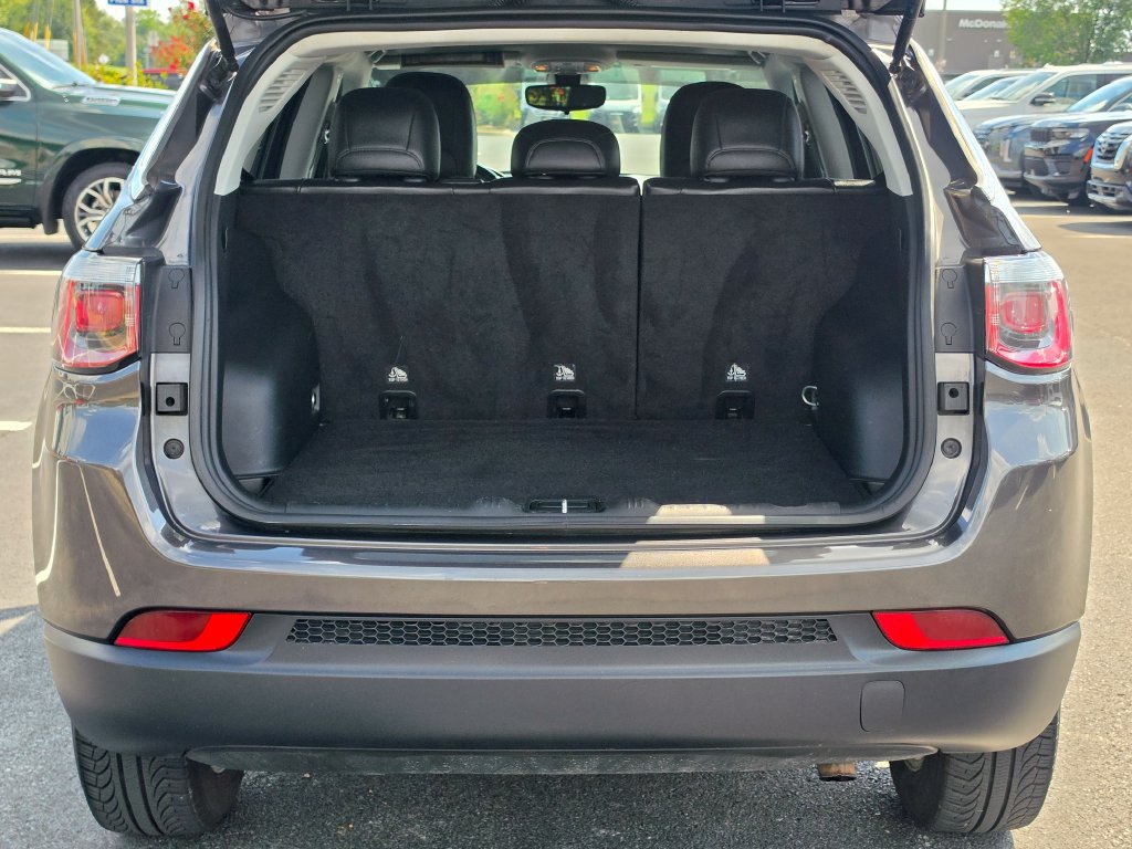 Used 2018 Jeep Compass Latitude AWD/4WD image 34