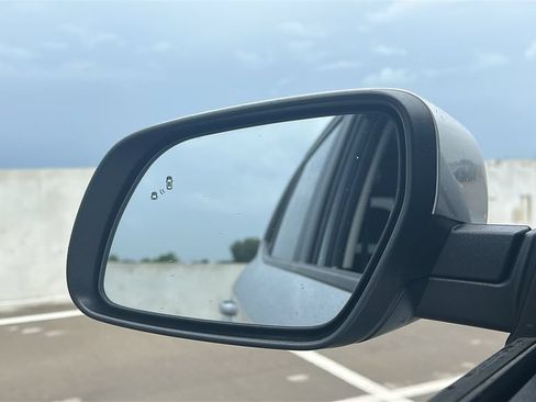 Used 2024 Hyundai Venue SEL FWD image 19