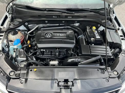 Used 2017 Volkswagen Jetta GLI FWD image 40
