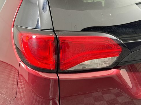 Used 2023 Chrysler Voyager LX image 36