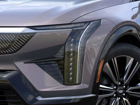 New 2026 Cadillac Optiq Luxury 2 image 11