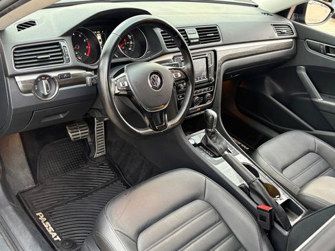 Used 2018 Volkswagen Passat 3.6 SEL Premium FWD image 17