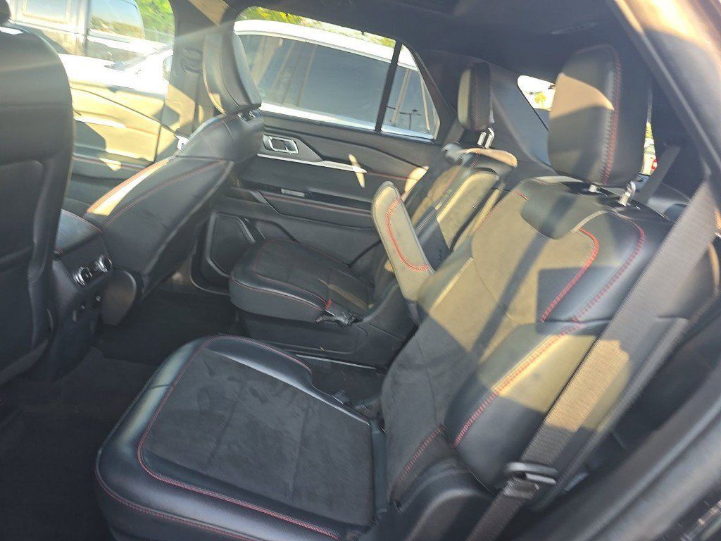 Used 2025 Ford Explorer ST AWD/4WD image 5