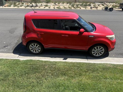 Used 2015 Kia Soul + w/ Audio Package FWD image 6