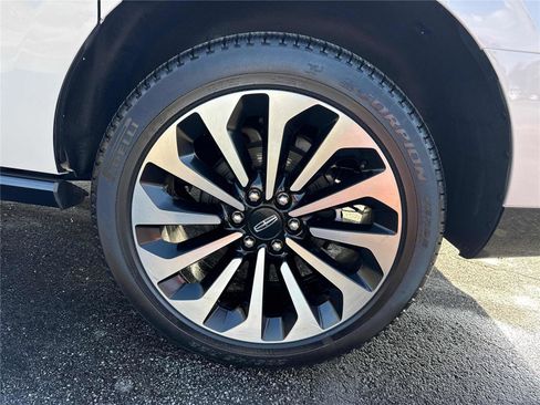 Used 2023 Lincoln Navigator L Reserve image 29