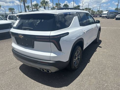 Used 2025 Chevrolet Traverse LT FWD image 16