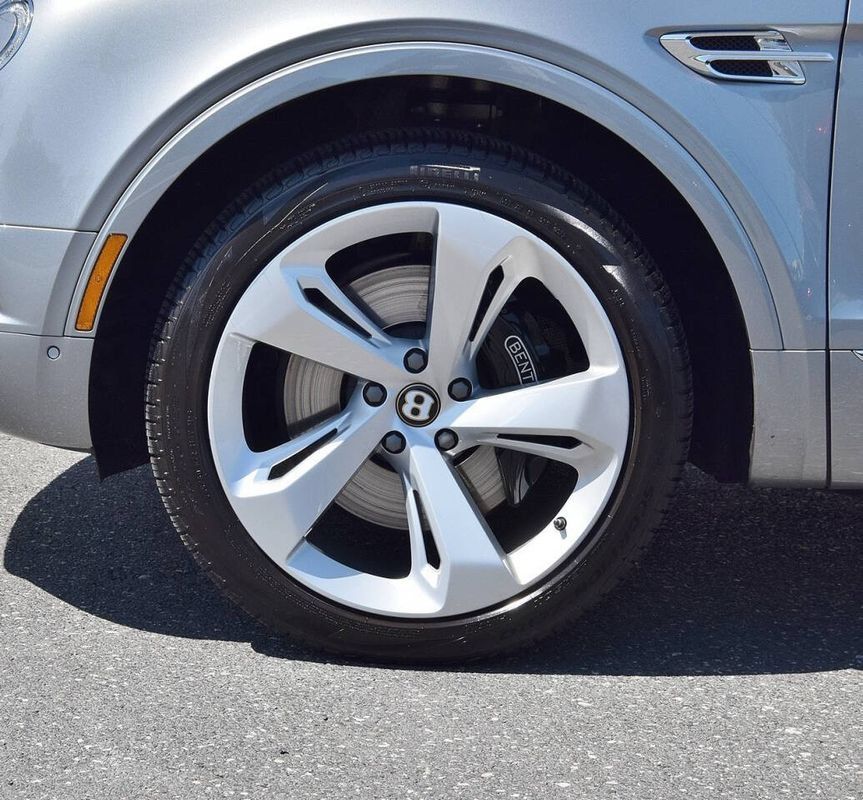 Used 2019 Bentley Bentayga AWD/4WD image 46