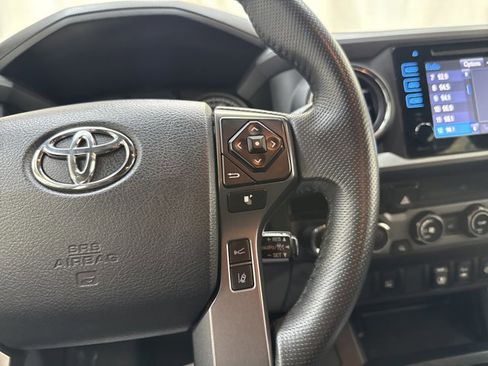 Used 2018 Toyota Tacoma TRD Sport AWD/4WD image 18