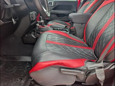 Used 2019 Jeep Wrangler Unlimited Sahara AWD/4WD image 9