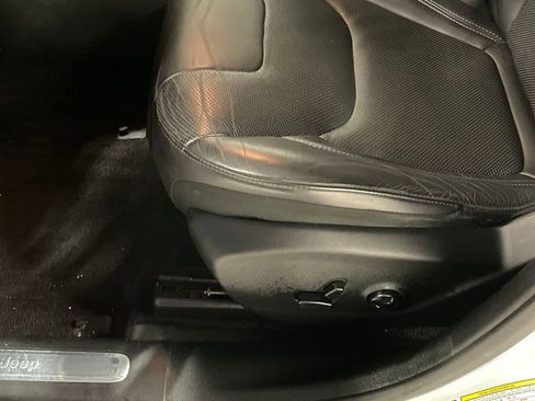 Used 2019 Jeep Cherokee Limited AWD/4WD image 22