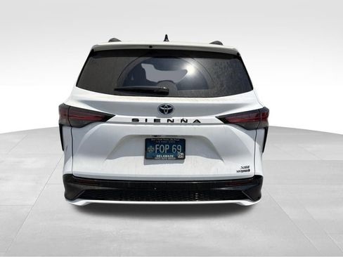 Used 2021 Toyota Sienna XSE w/ XSE Plus Package FWD image 5