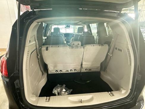 Used 2018 Chrysler Pacifica Limited w/ Advanced Safetytec Group image 26