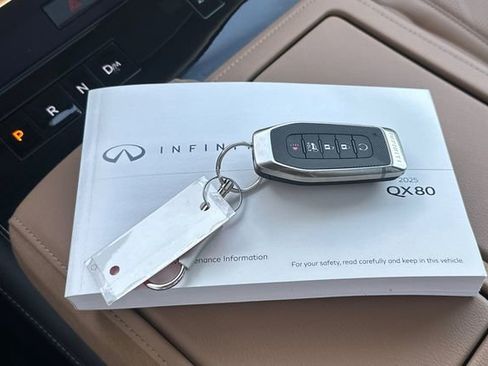 Used 2025 INFINITI QX80 Sensory image 10