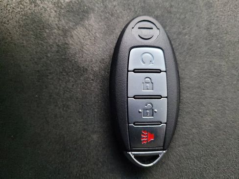 Used 2015 Nissan Pathfinder SV image 32