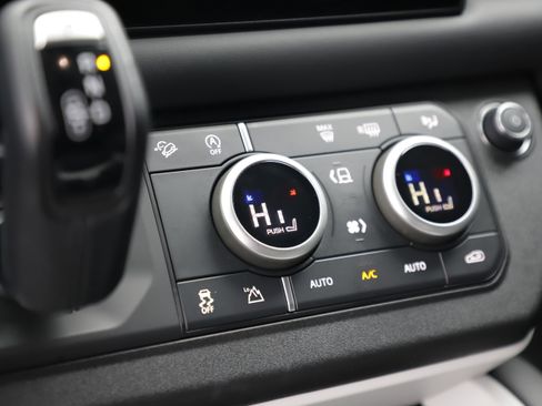 Certified 2025 Land Rover Defender 110 S image 28