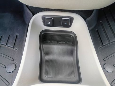 Used 2020 Chrysler Pacifica Touring-L Plus w/ Tire & Wheel Group image 39