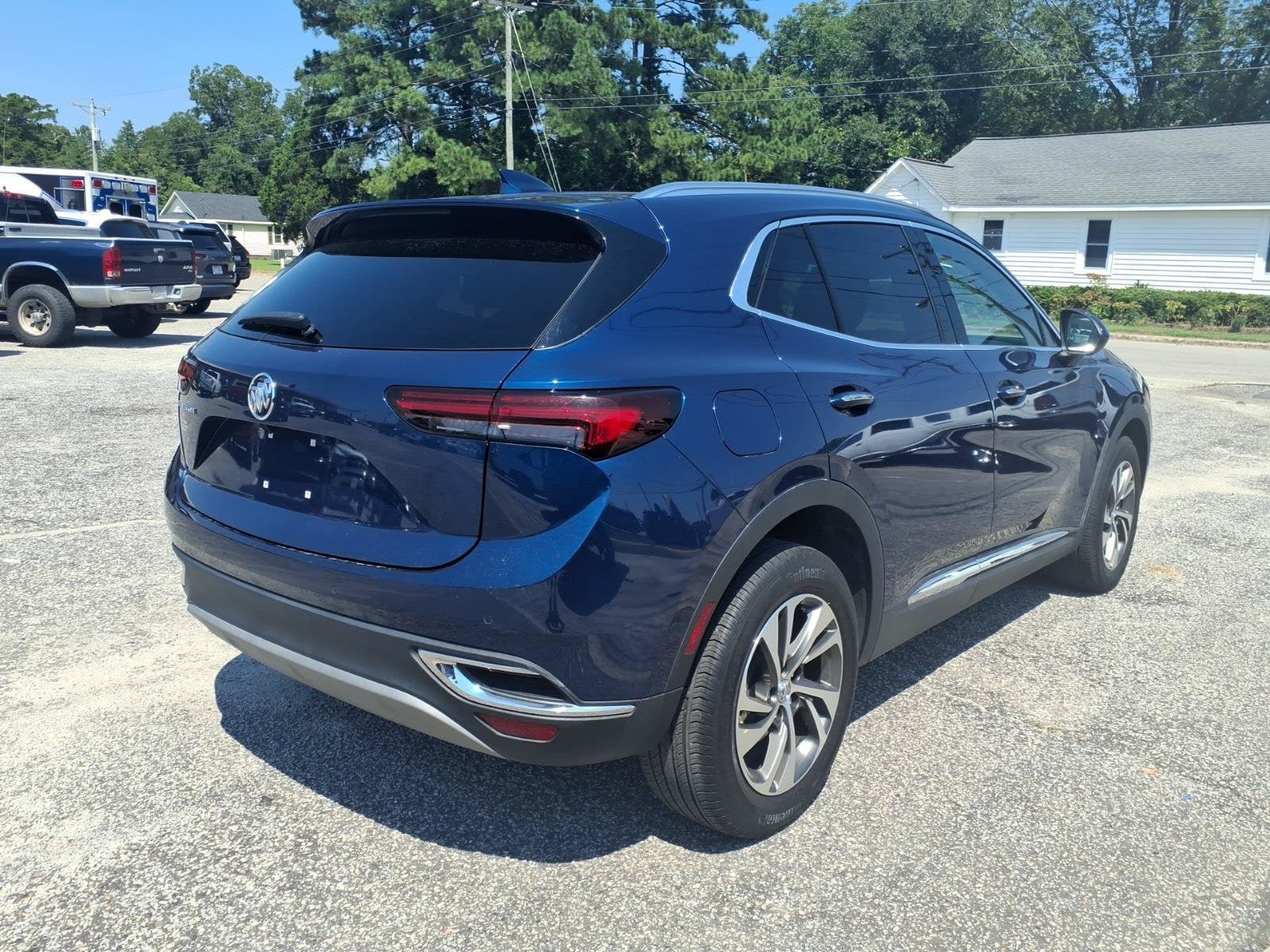 Used 2022 Buick Envision Essence w/ Technology Package I FWD image 2