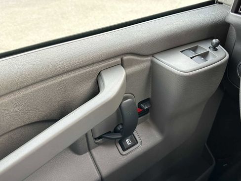 New 2025 GMC Savana 3500 Extended w/ Driver Convenience Package image 32