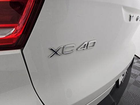 Certified 2023 Volvo XC40 B5 Ultimate w/ Climate Package image 10