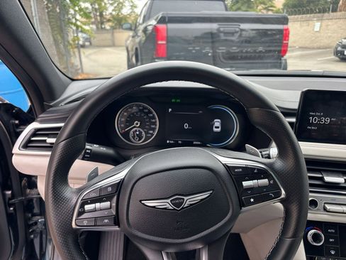 Used 2025 Genesis G70 2.5T image 34